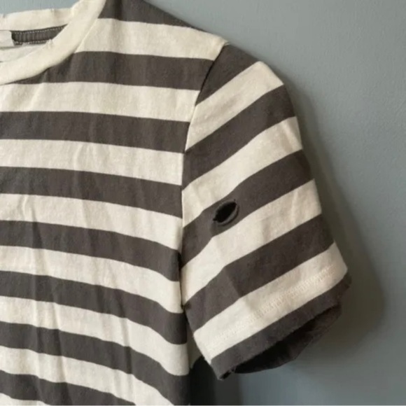 🔹5/$25🔹Pacsun Gray‎ and off White Distressed Short Sleeve Striped Tee Shirt XS - Picture 5 of 9